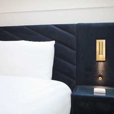 Ultra Stylish Apt Set In An Affluent Location Poole Eksteriør billede