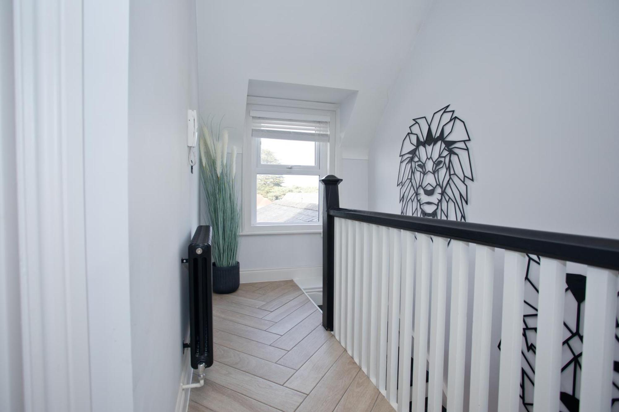 Ultra Stylish Apt Set In An Affluent Location Poole Eksteriør billede