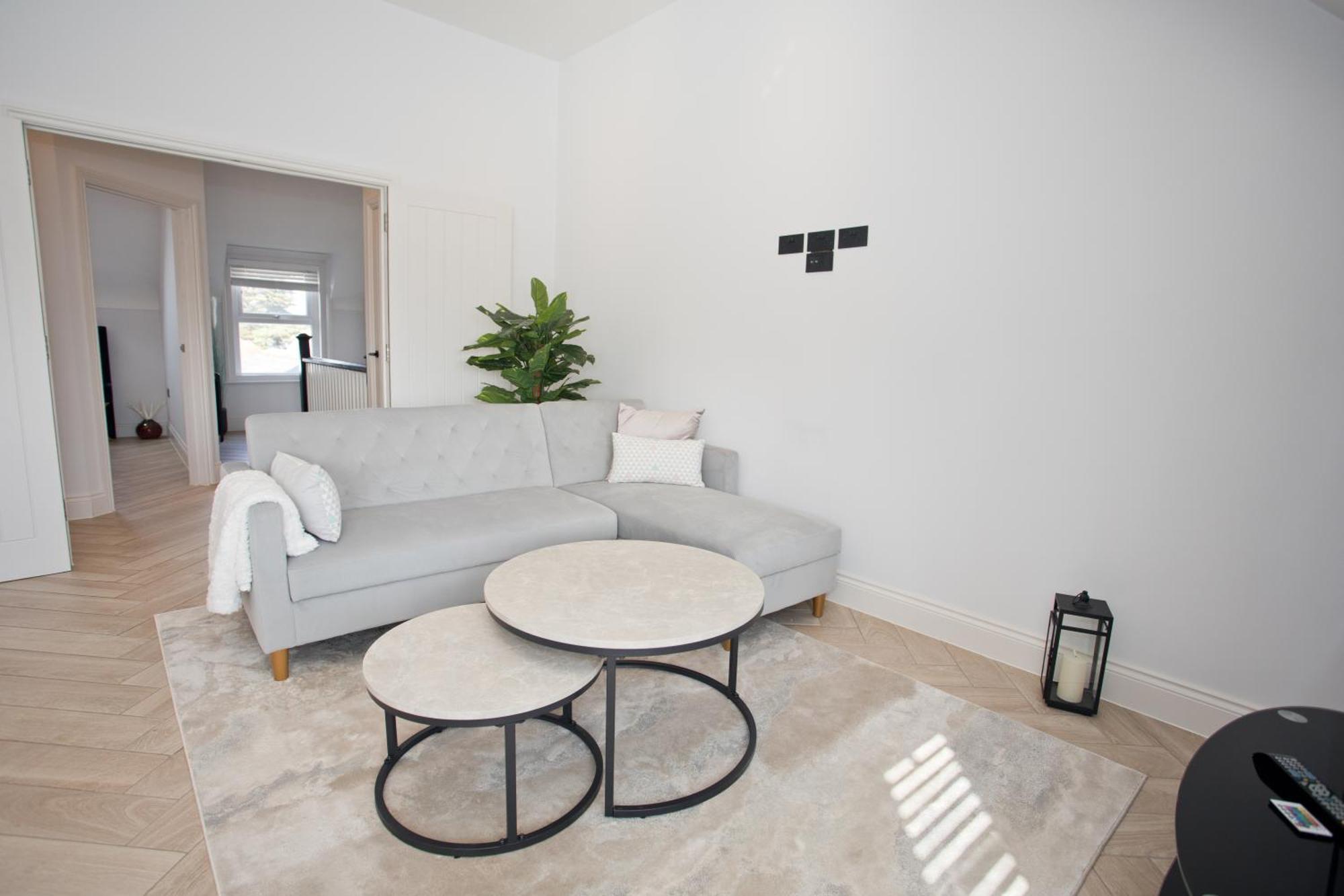 Ultra Stylish Apt Set In An Affluent Location Poole Eksteriør billede
