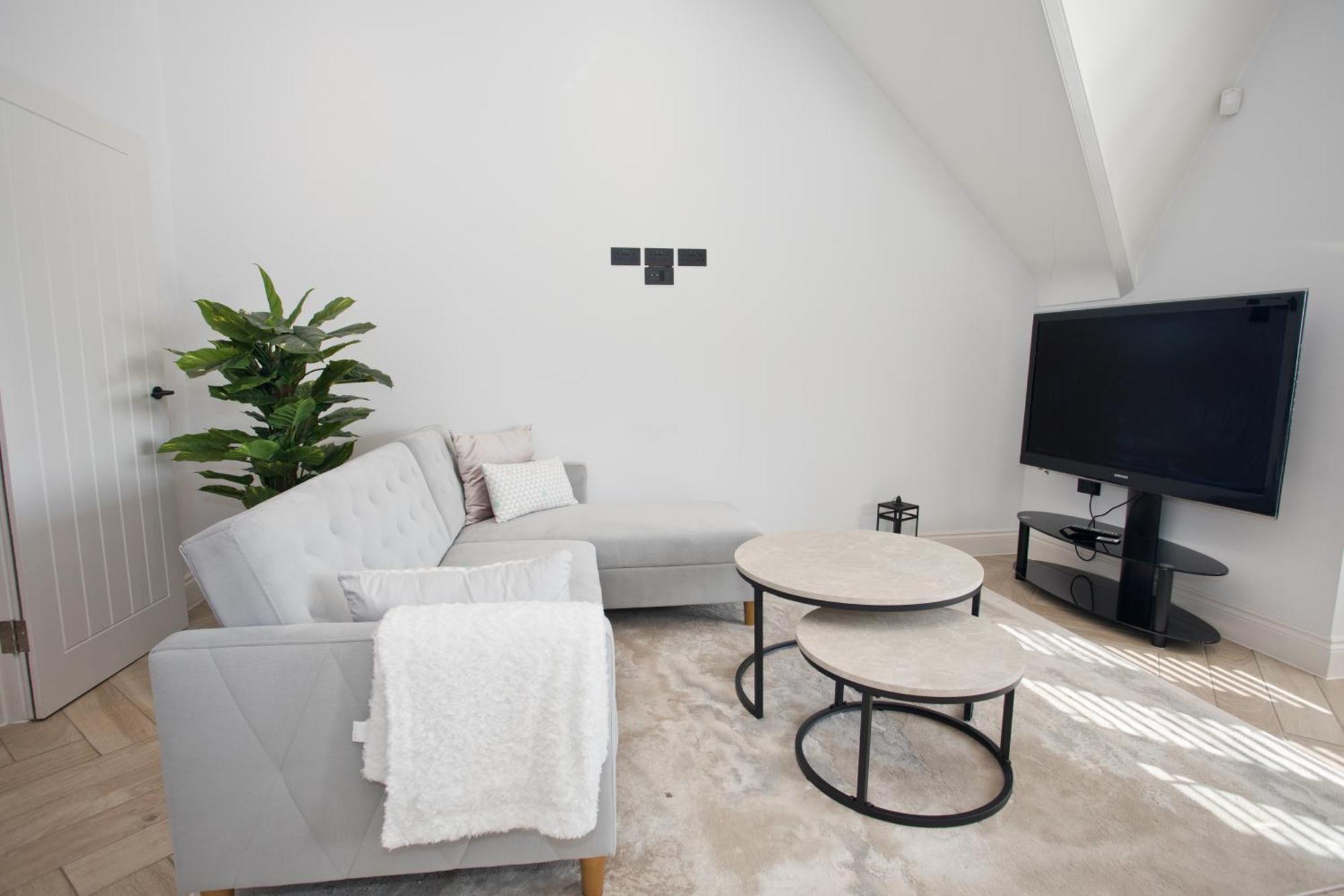 Ultra Stylish Apt Set In An Affluent Location Poole Eksteriør billede