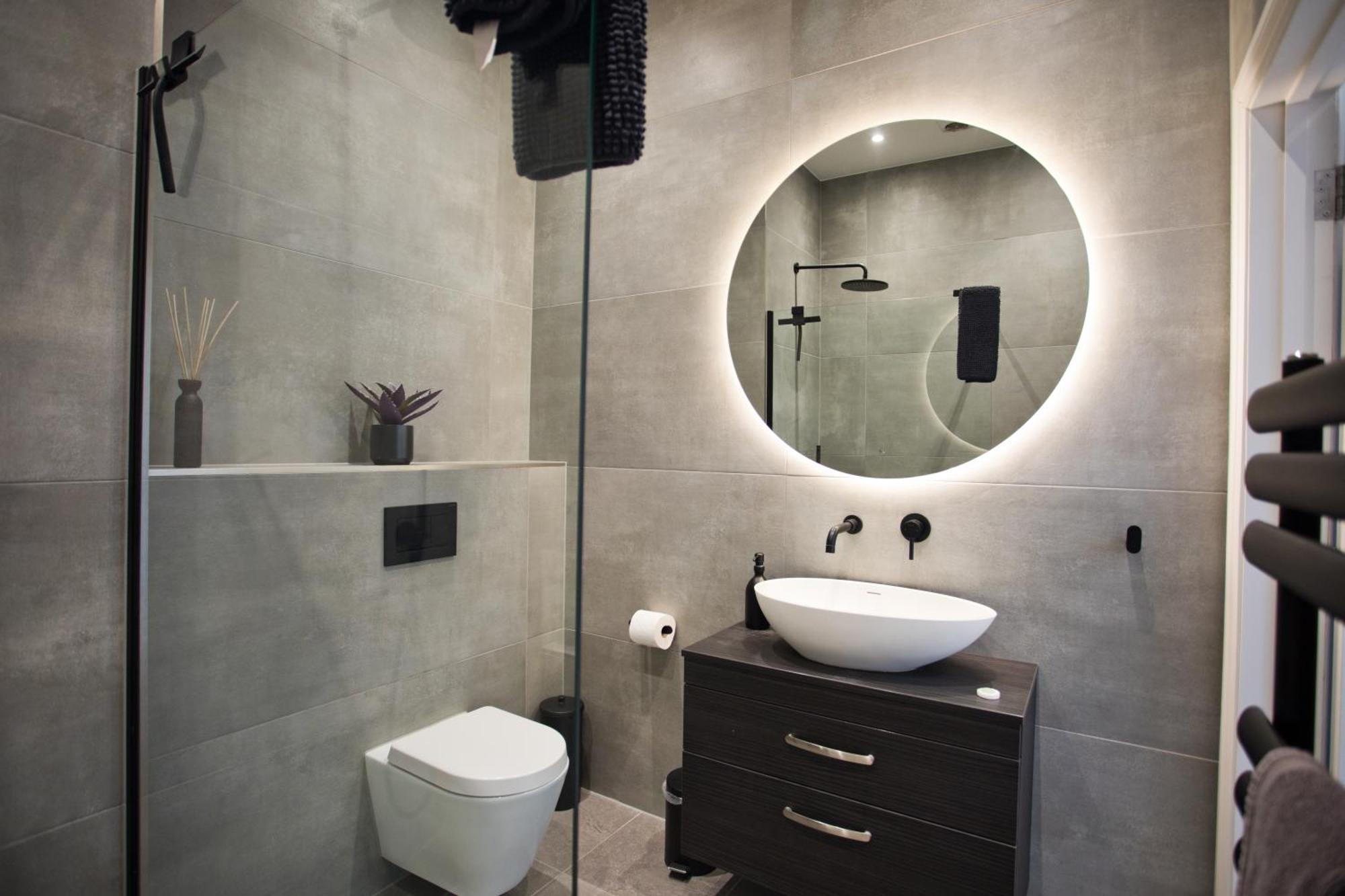 Ultra Stylish Apt Set In An Affluent Location Poole Eksteriør billede