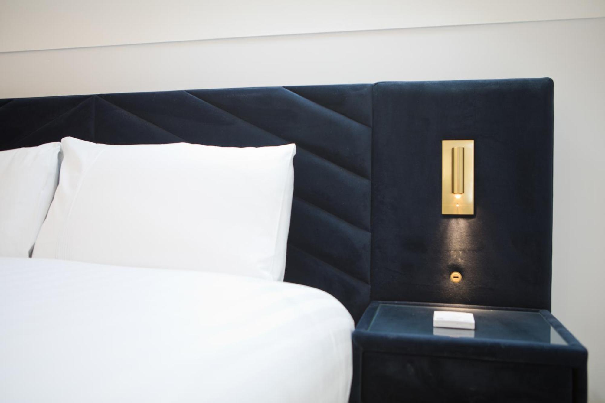 Ultra Stylish Apt Set In An Affluent Location Poole Eksteriør billede
