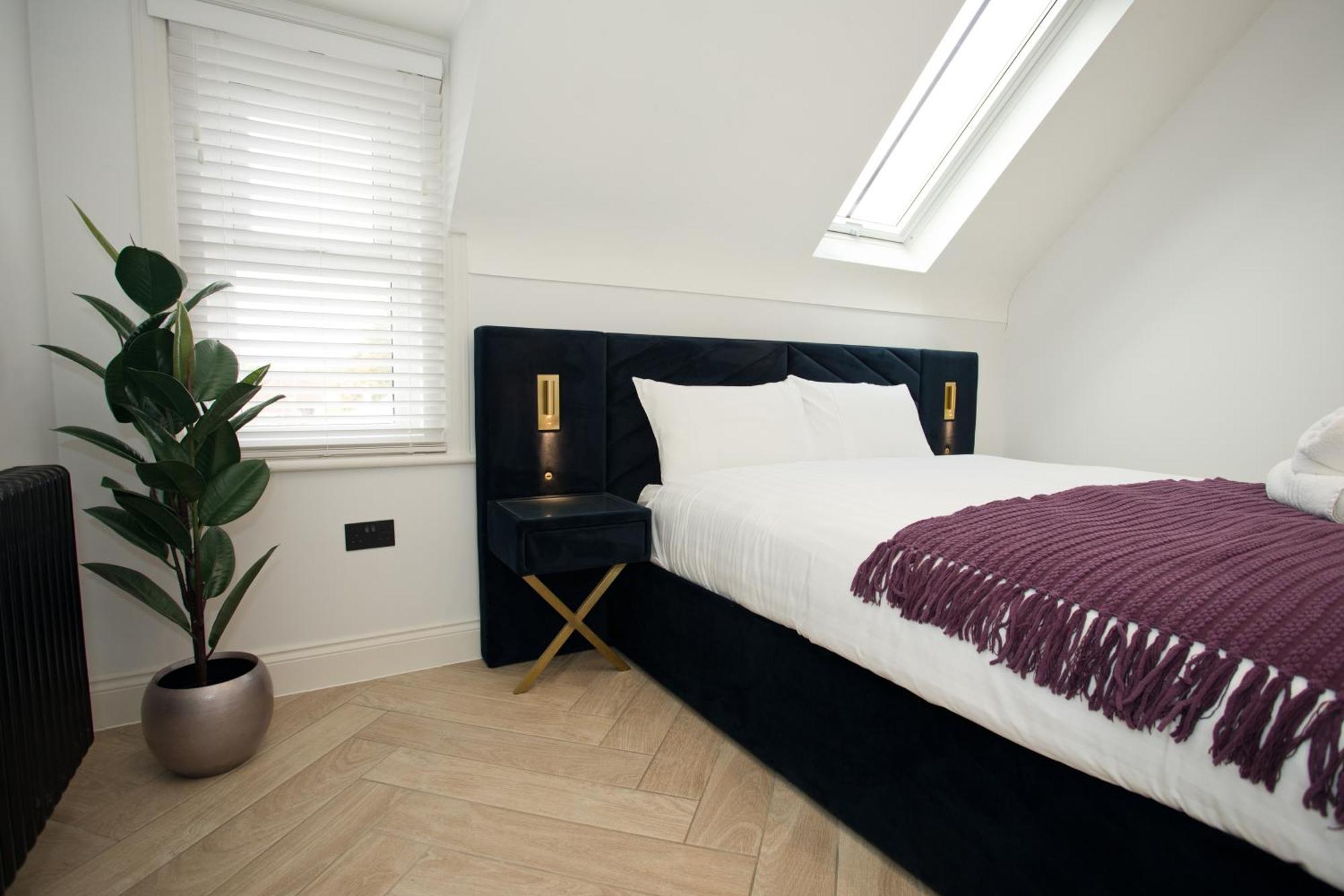Ultra Stylish Apt Set In An Affluent Location Poole Eksteriør billede