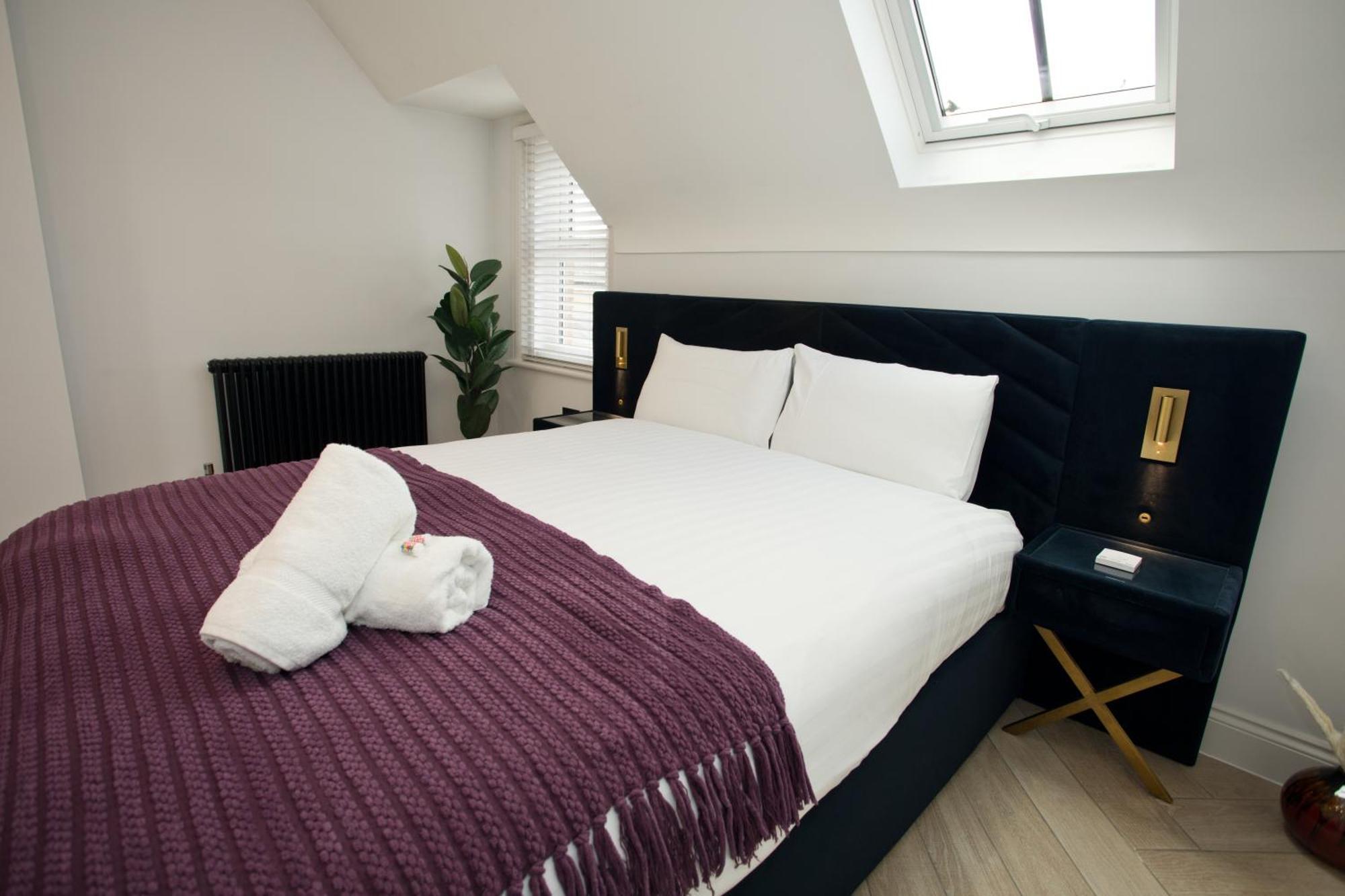 Ultra Stylish Apt Set In An Affluent Location Poole Eksteriør billede