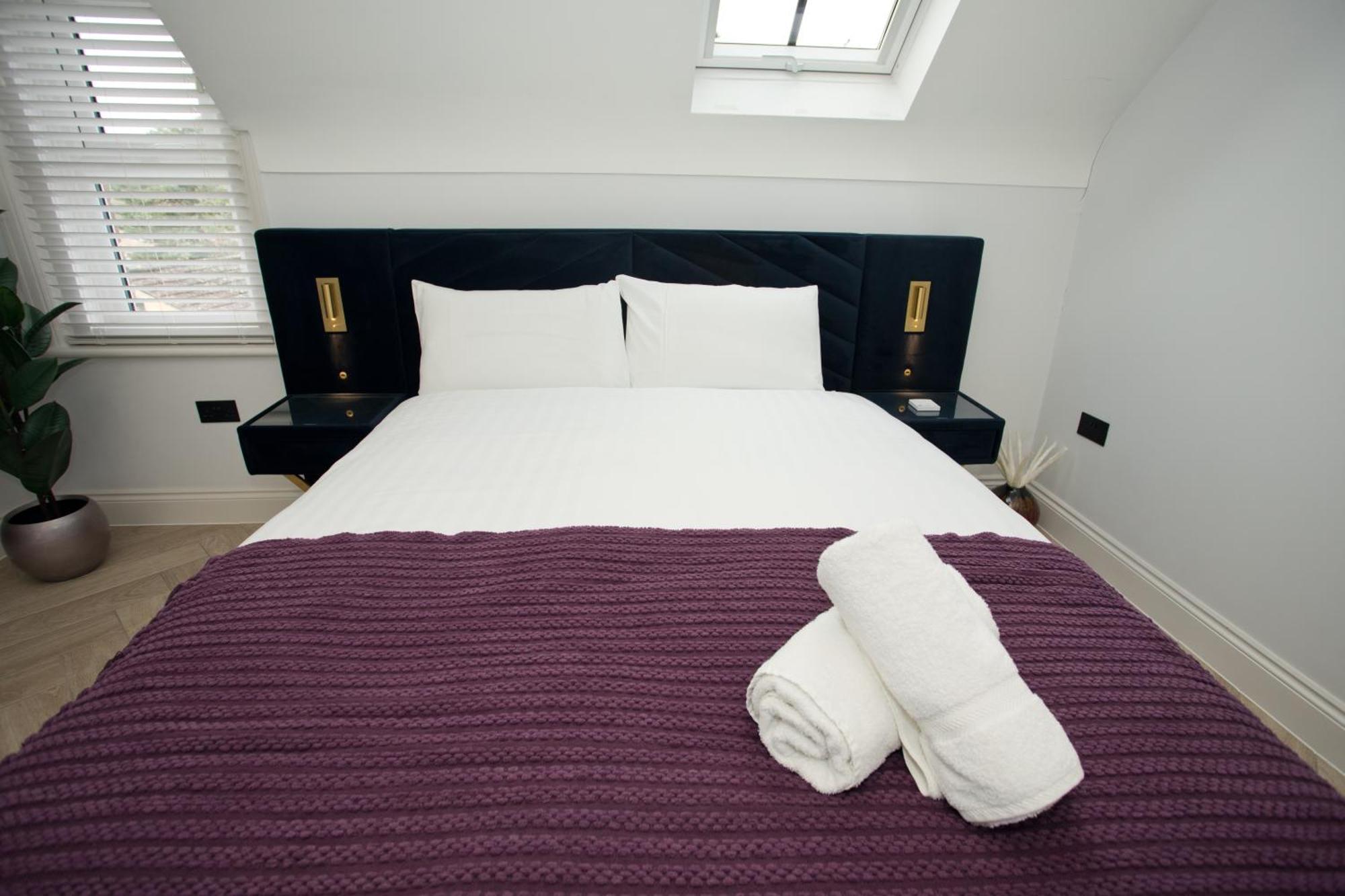 Ultra Stylish Apt Set In An Affluent Location Poole Eksteriør billede