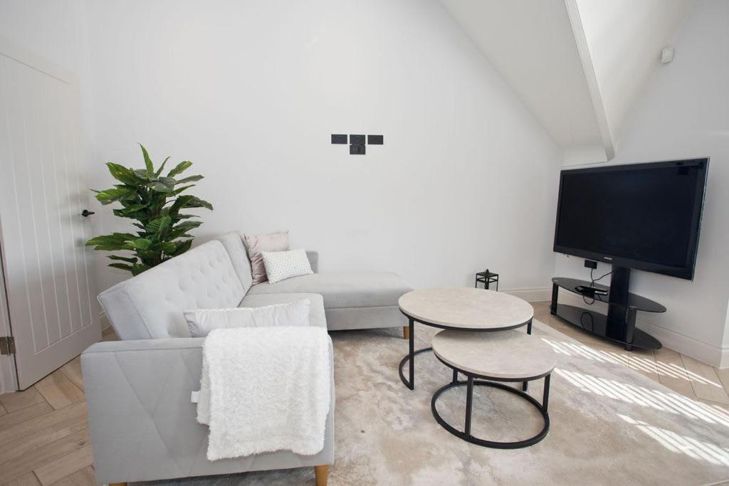 Ultra Stylish Apt Set In An Affluent Location Poole Eksteriør billede