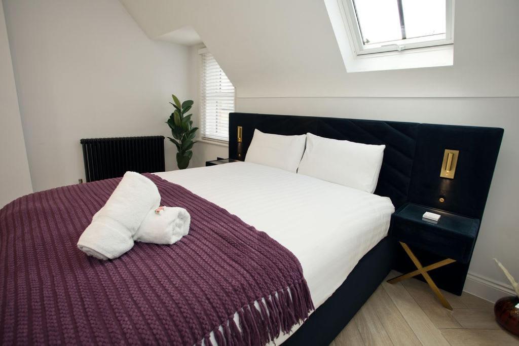 Ultra Stylish Apt Set In An Affluent Location Poole Eksteriør billede